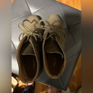 Maurices moss green beige ankle boots